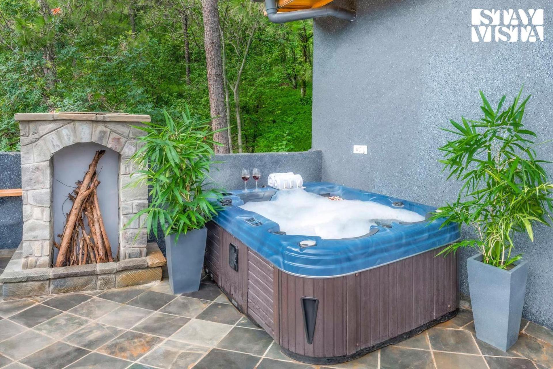 Stayvista At Sylvana Villas With Lawn, Bbq And Jacuzzi Kasauli Kültér fotó